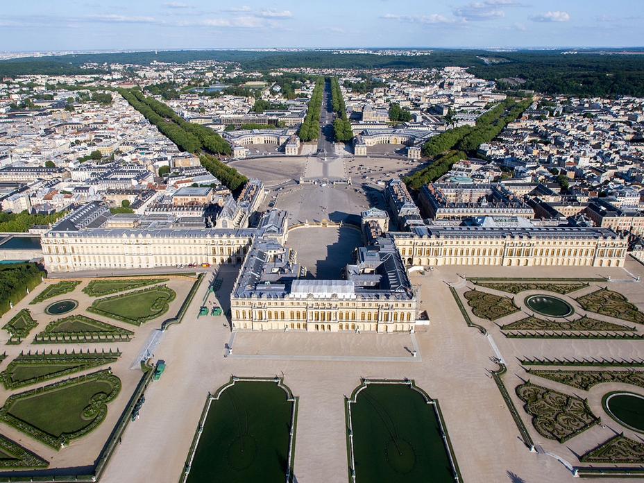 Top 5 Royal Palaces Around The World