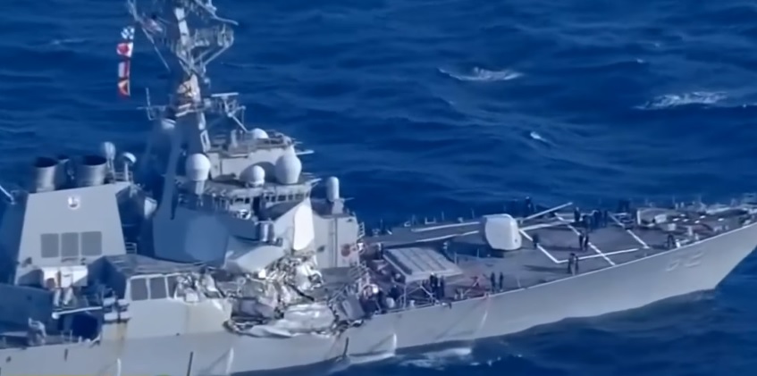 US Navy destroyer collides with container. 7 missing | EvoNews