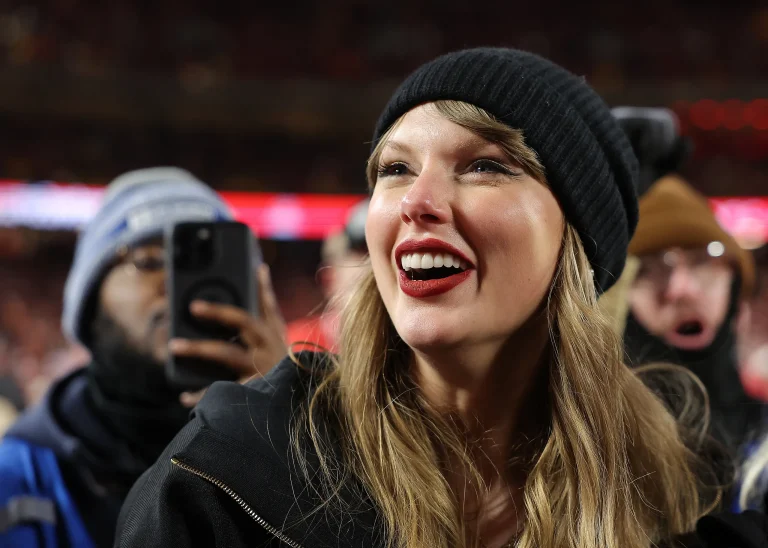 Super Bowl Surprise: Crowd Boos Swift, Cheers Trump